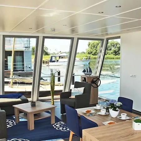 ספינת מלון Hausboot In Ueckermünde